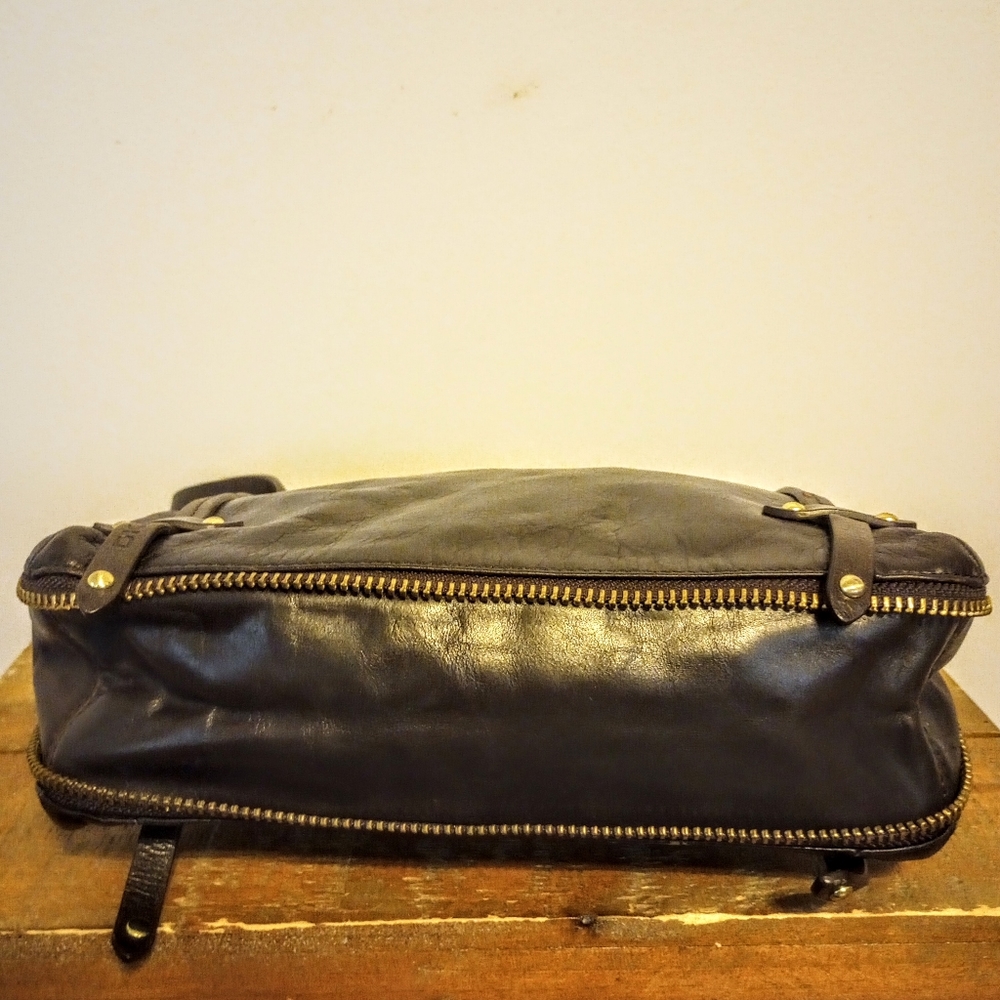 DKNY Small Expandable Zipper Purse - Picture 5 of 9